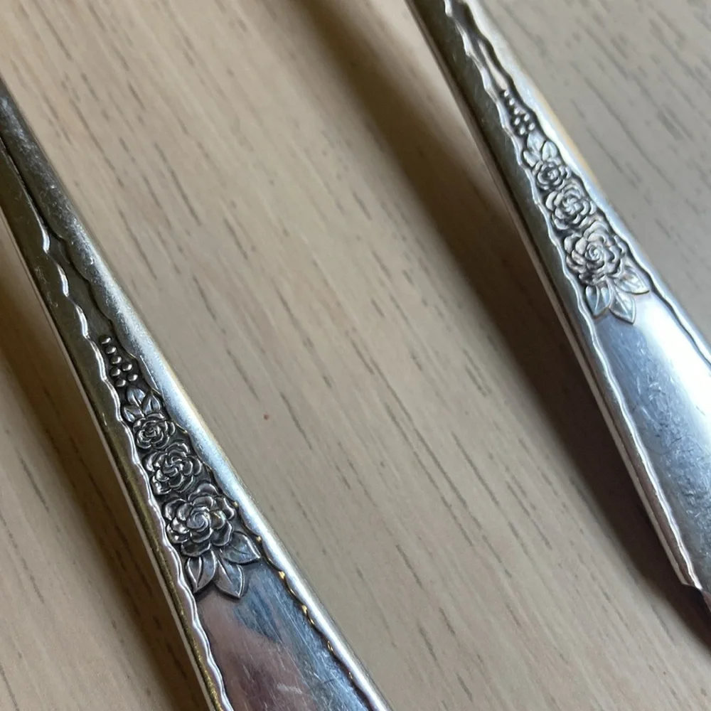 Vintage Set of 8 Silver Plates Spoons WM. ROGERS & SON IS, GARDENIA Pattern 1941